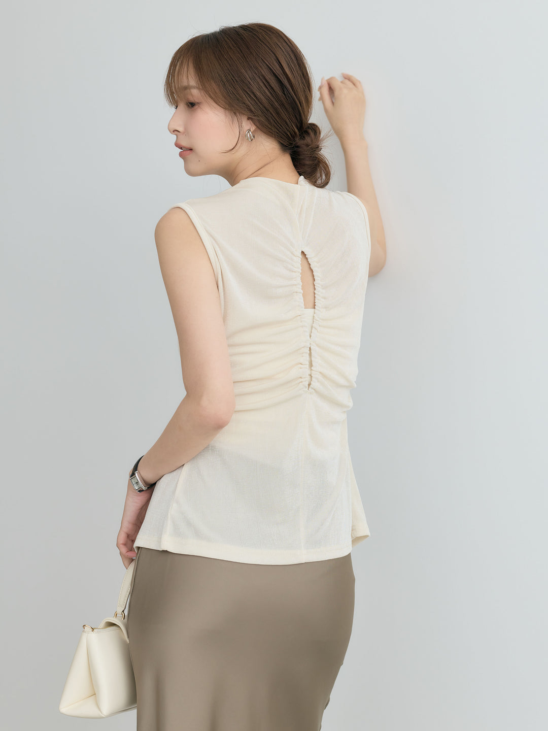 【SET】バックオープンデザインハイネックシアーベロアカットソー+ライトサテンナロースカート(2set)