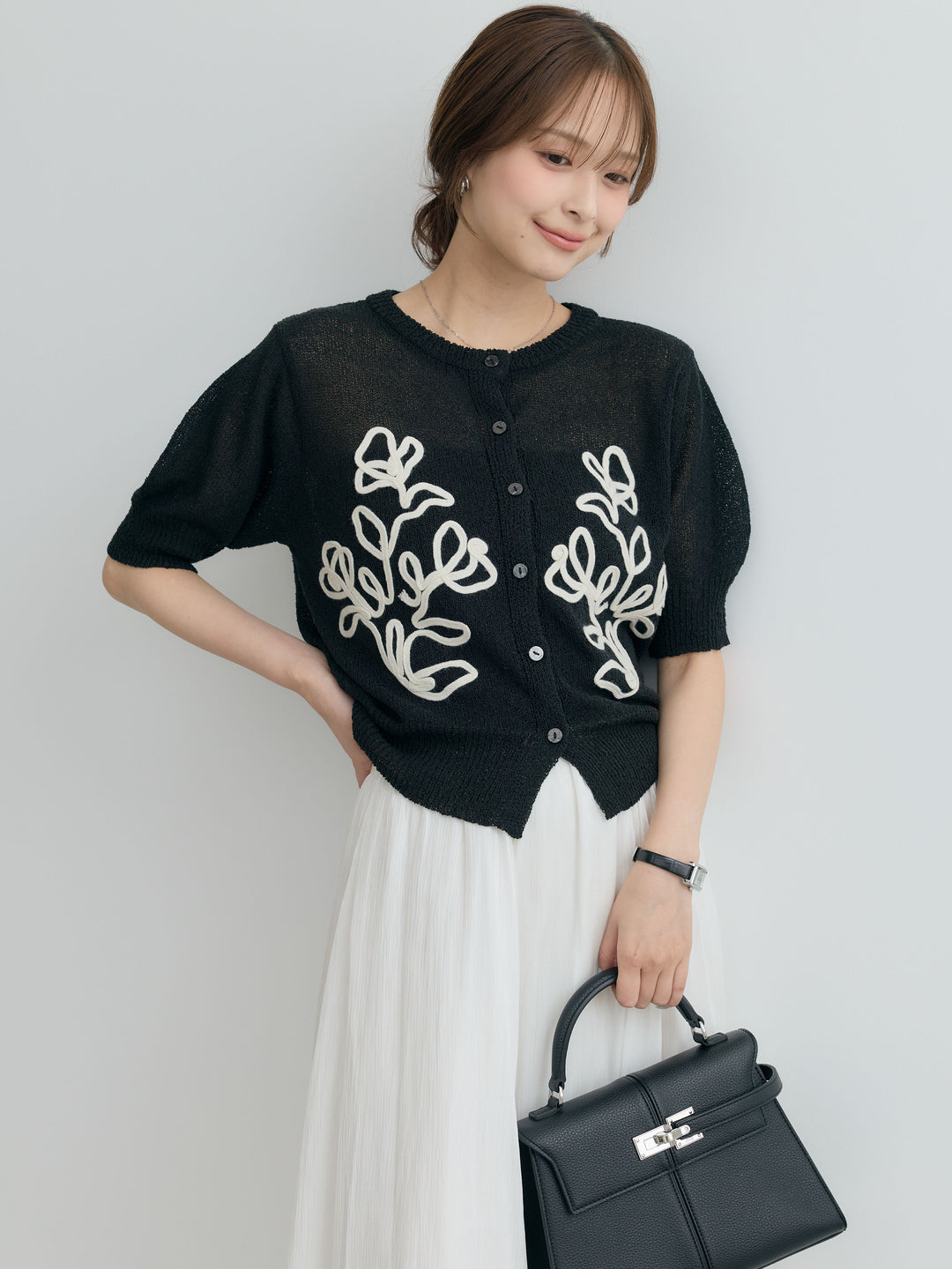 フラワーテープ刺繍半袖カーディガン