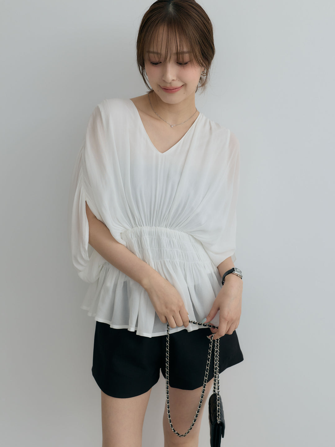 【SET】Vネックシャーリングシアーブラウス+ミニマルショートパンツ(2set)
