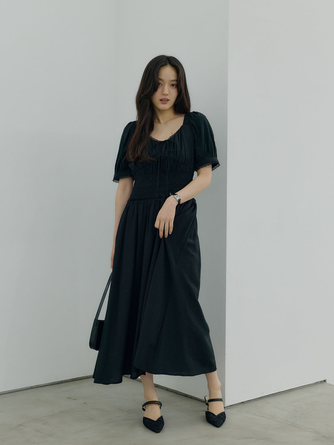 【Essential】Airy lace trim waist shirring one piece