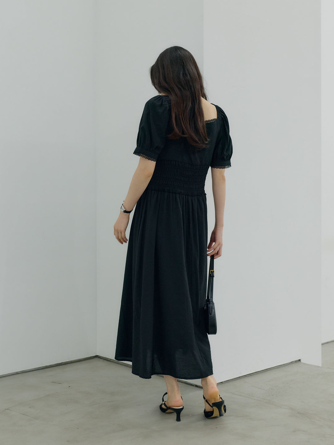 【Essential】Airy lace trim waist shirring one piece