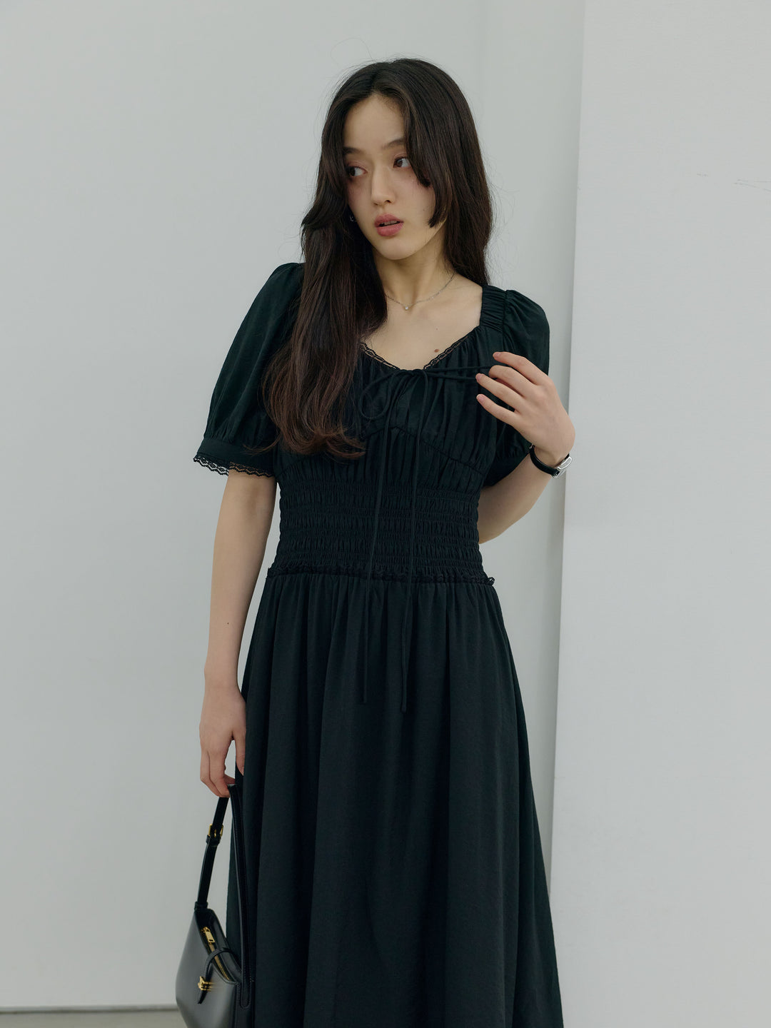 【Essential】Airy lace trim waist shirring one piece
