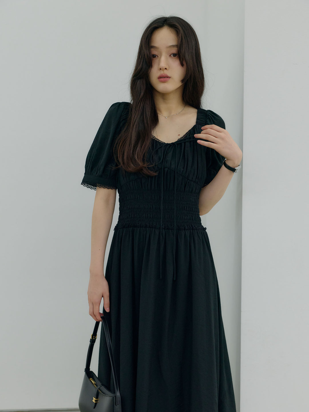 【Essential】Airy lace trim waist shirring one piece