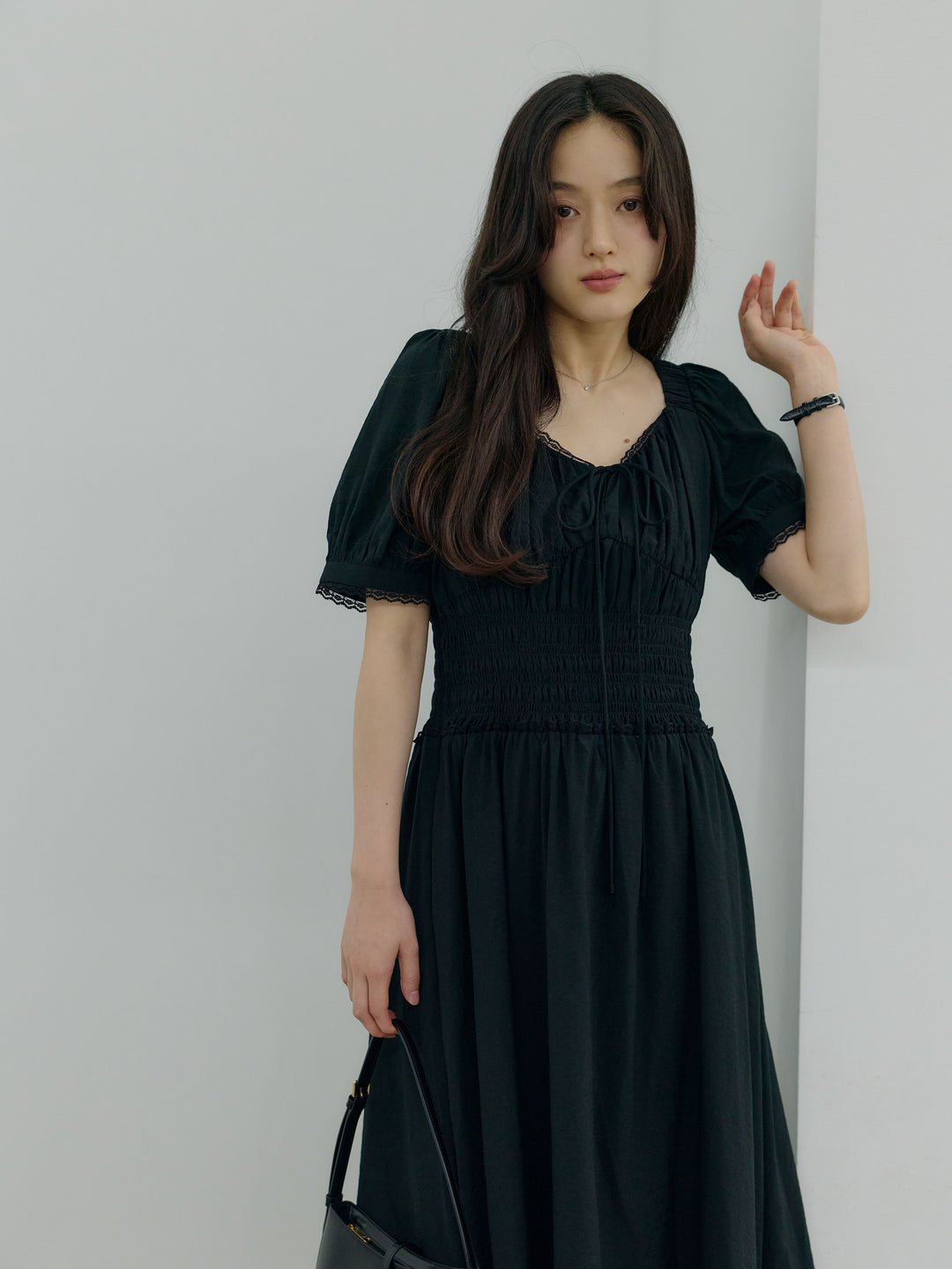 【Essential】Airy lace trim waist shirring one piece