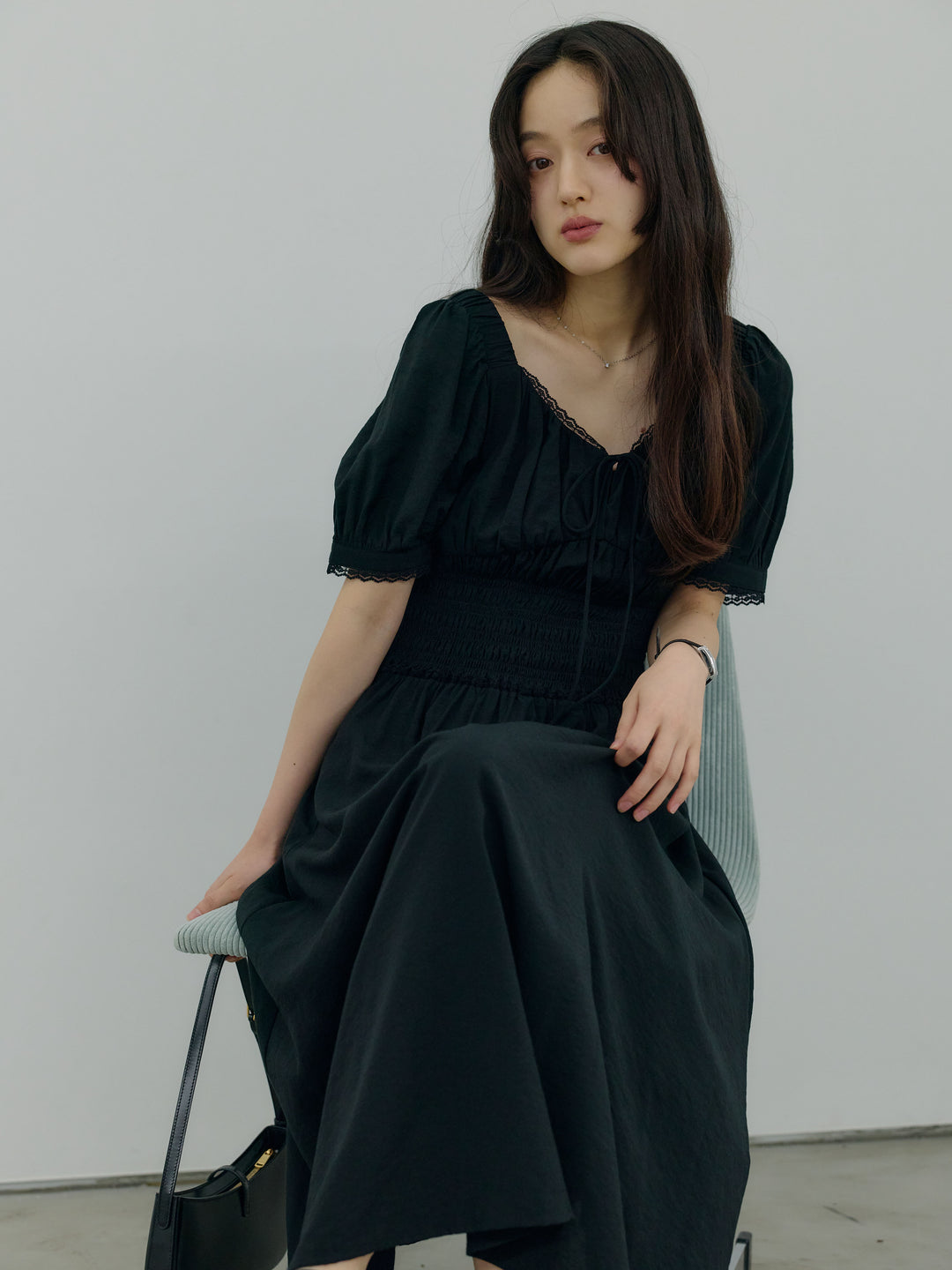 【Essential】Airy lace trim waist shirring one piece