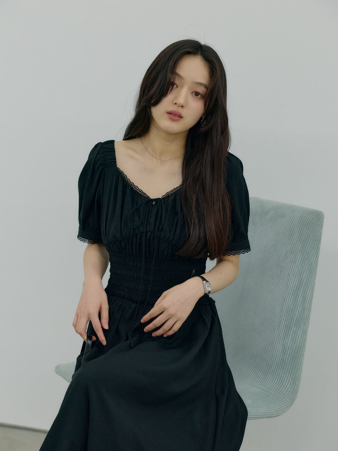 【Essential】Airy lace trim waist shirring one piece