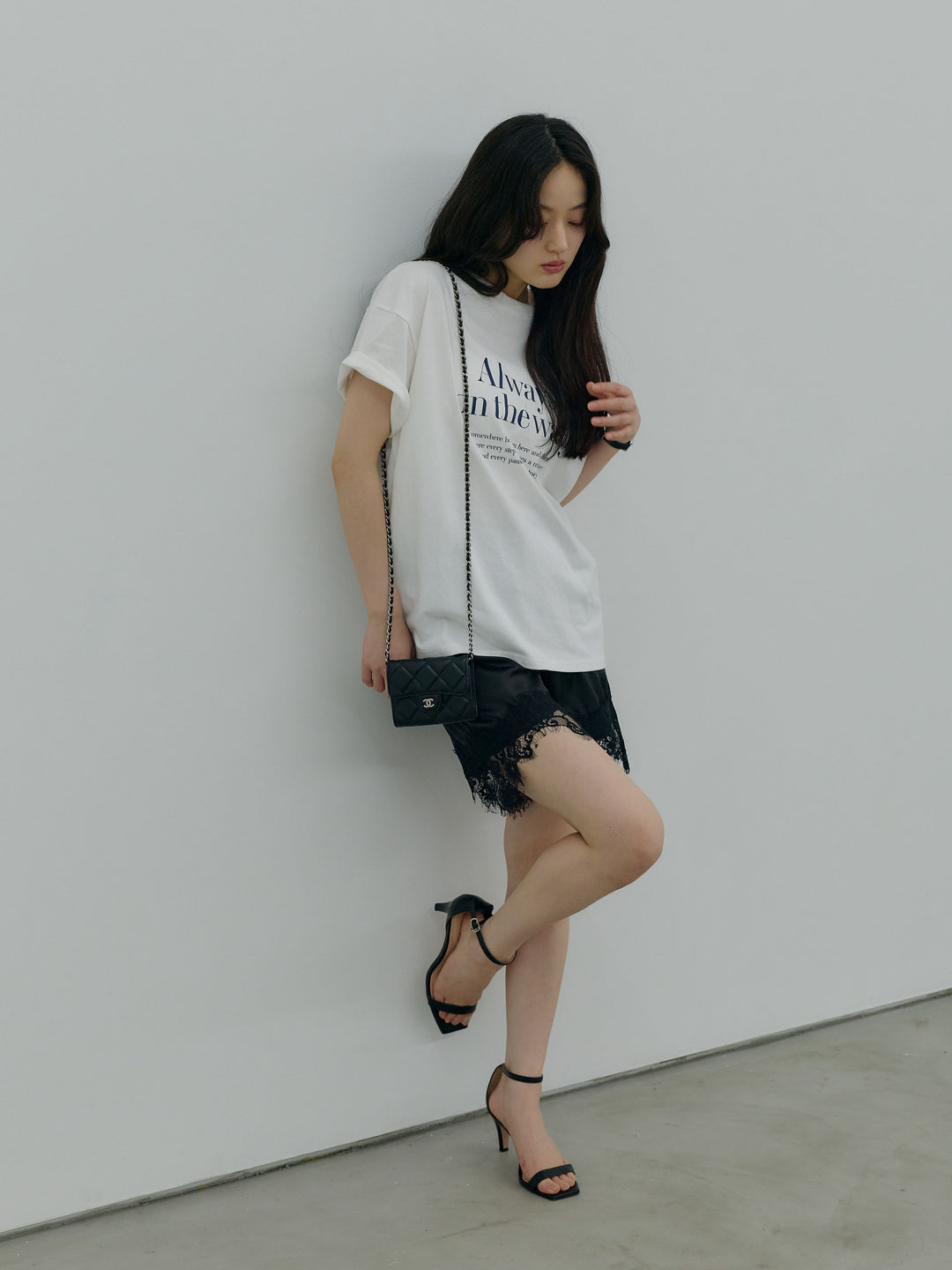 【SET】ロゴプリントコットンTシャツ+裾レースサテンショートパンツ(2set)