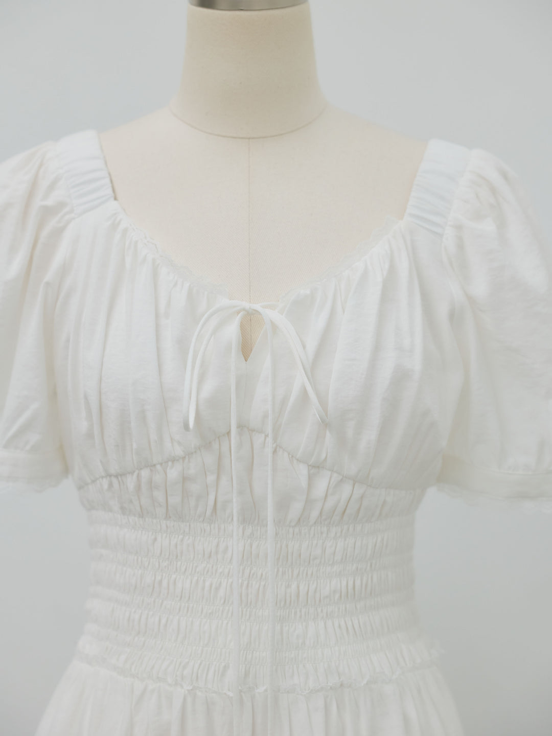 【Essential】Airy lace trim waist shirring one piece