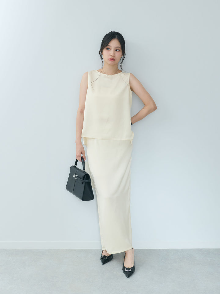 【Essential】Satin side slit sleeveless tops