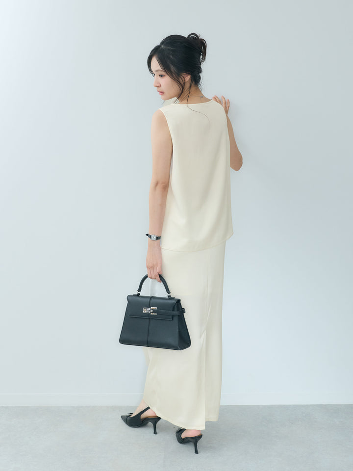 【Essential】Satin side slit sleeveless tops