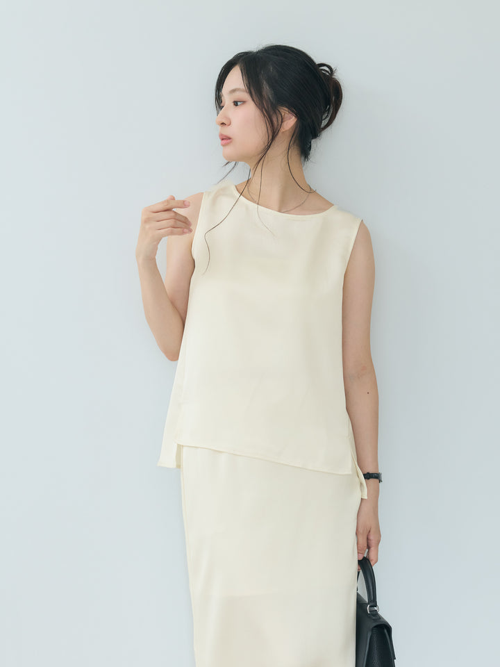 【Essential】Satin side slit sleeveless tops