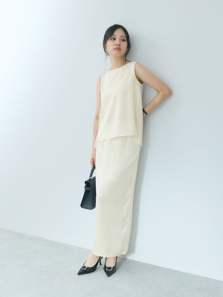 【Essential】Satin side slit sleeveless tops