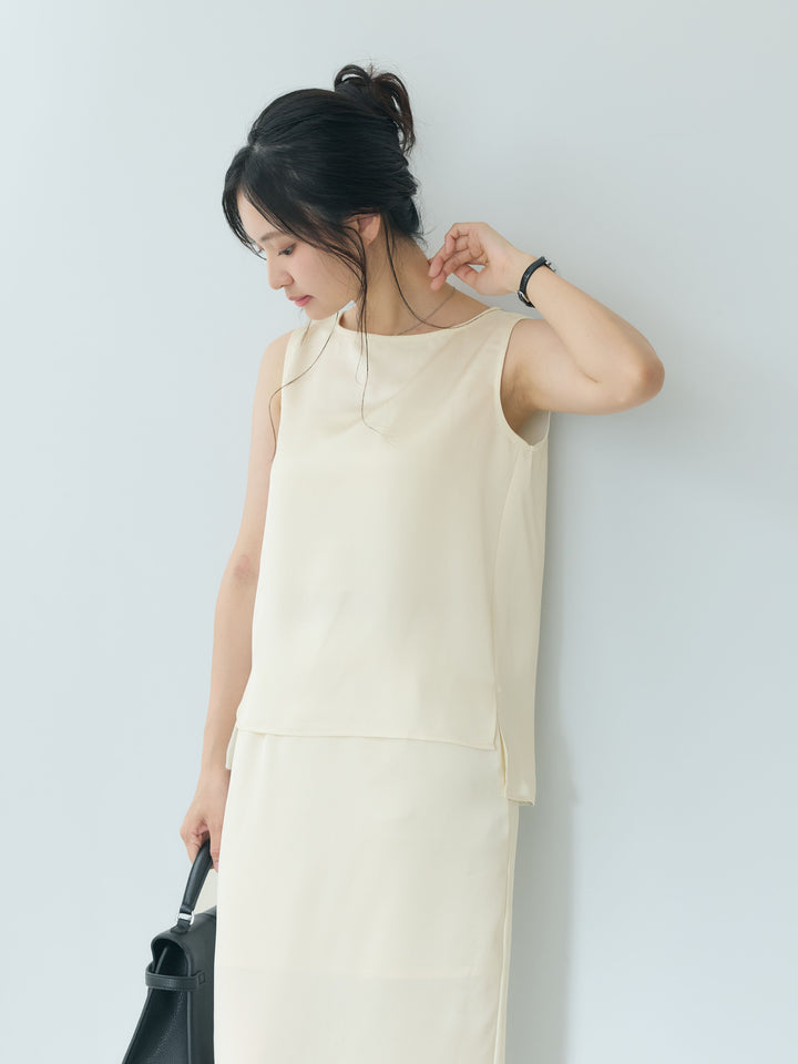 【Essential】Satin side slit sleeveless tops