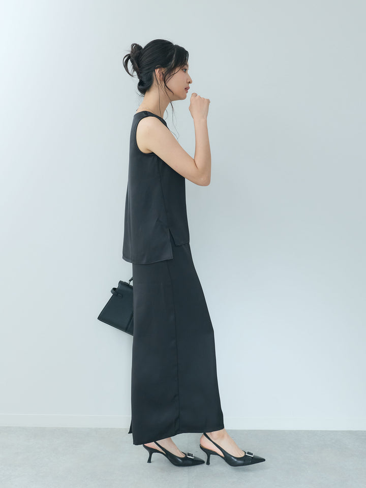 【Essential】Satin side slit sleeveless tops