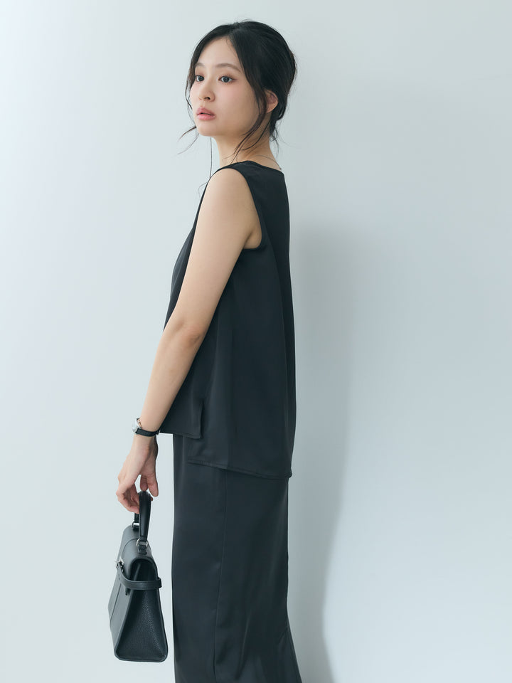 【Essential】Satin side slit sleeveless tops