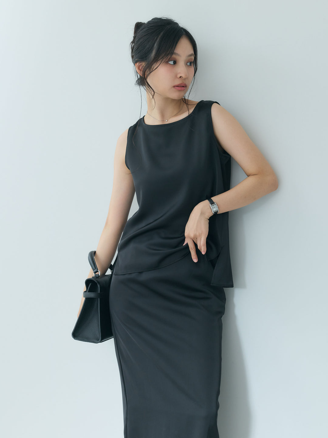 【SET】【Essential】Satin side slit sleeveless tops+【Essential】Satin I line back slit skirt(2set)