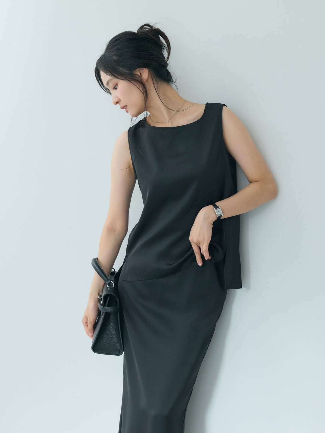 【SET】【Essential】Satin side slit sleeveless tops+【Essential】Satin I line back slit skirt(2set)