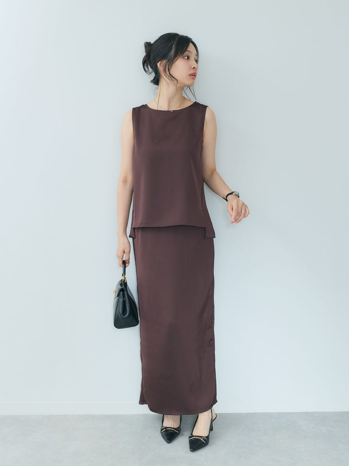 【Essential】Satin side slit sleeveless tops