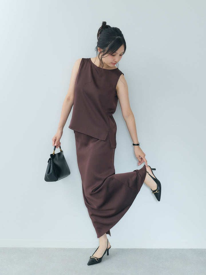 【Essential】Satin side slit sleeveless tops
