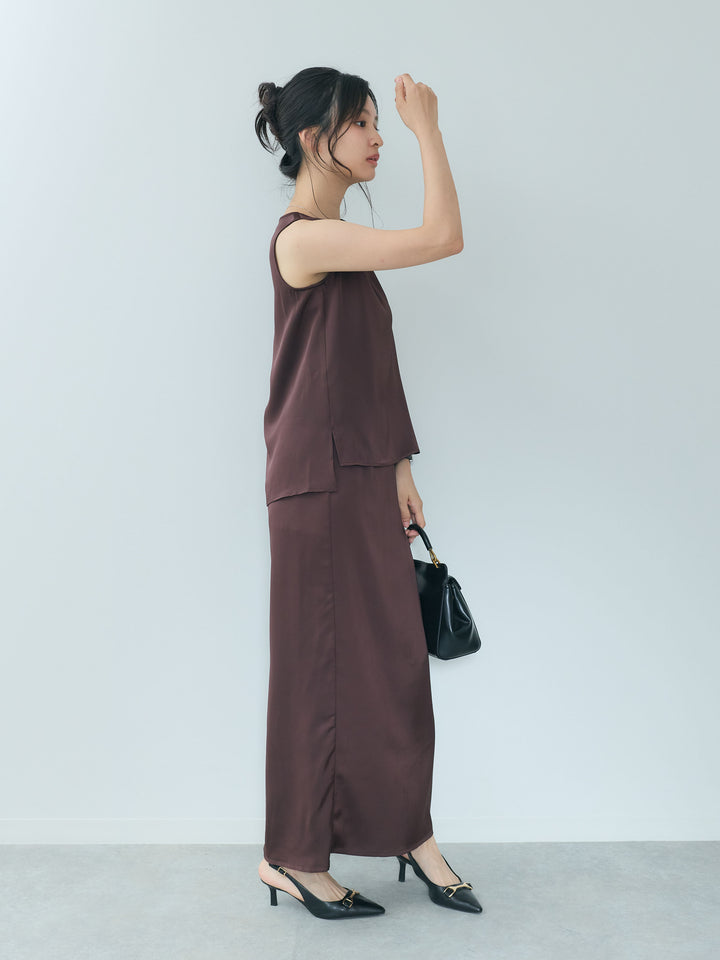 【Essential】Satin side slit sleeveless tops