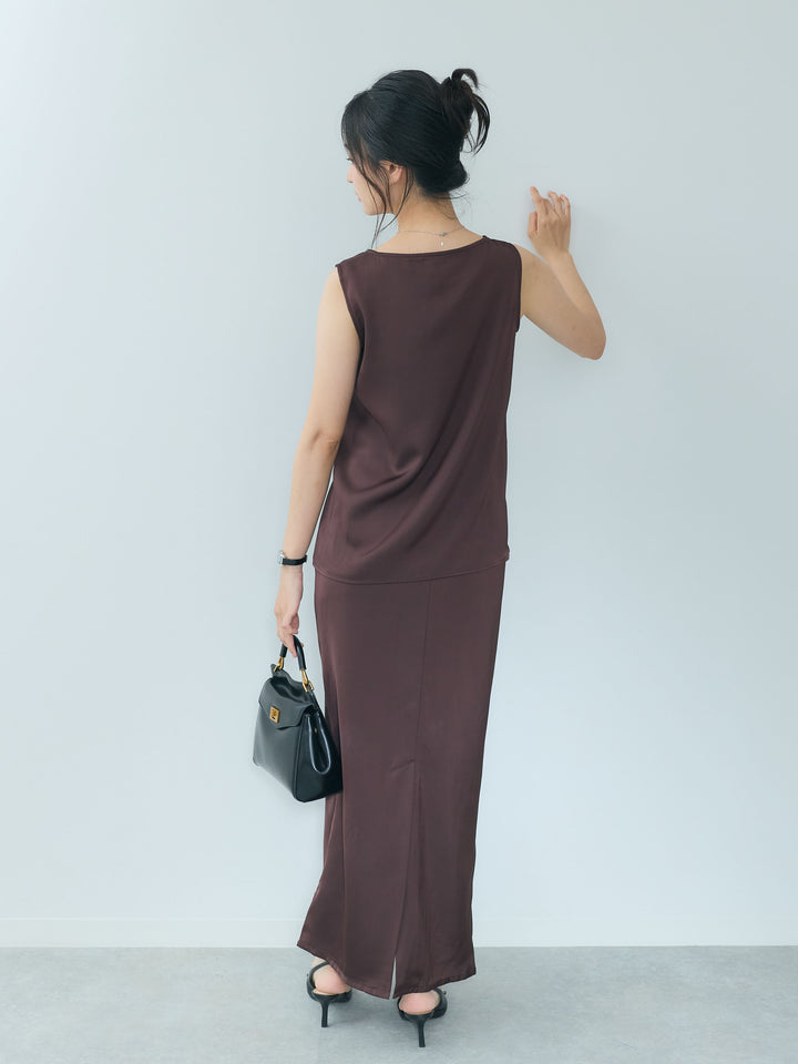 【Essential】Satin side slit sleeveless tops