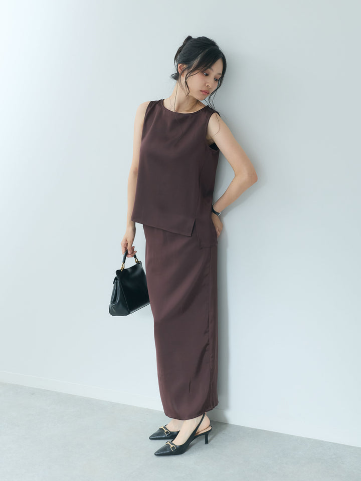 【Essential】Satin side slit sleeveless tops