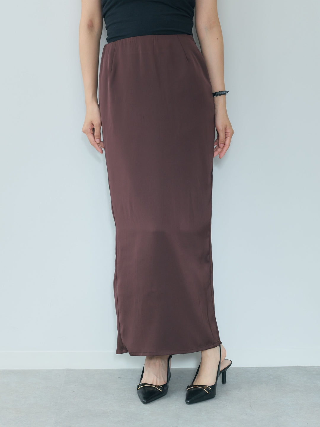 【Essential】Satin I line back slit skirt