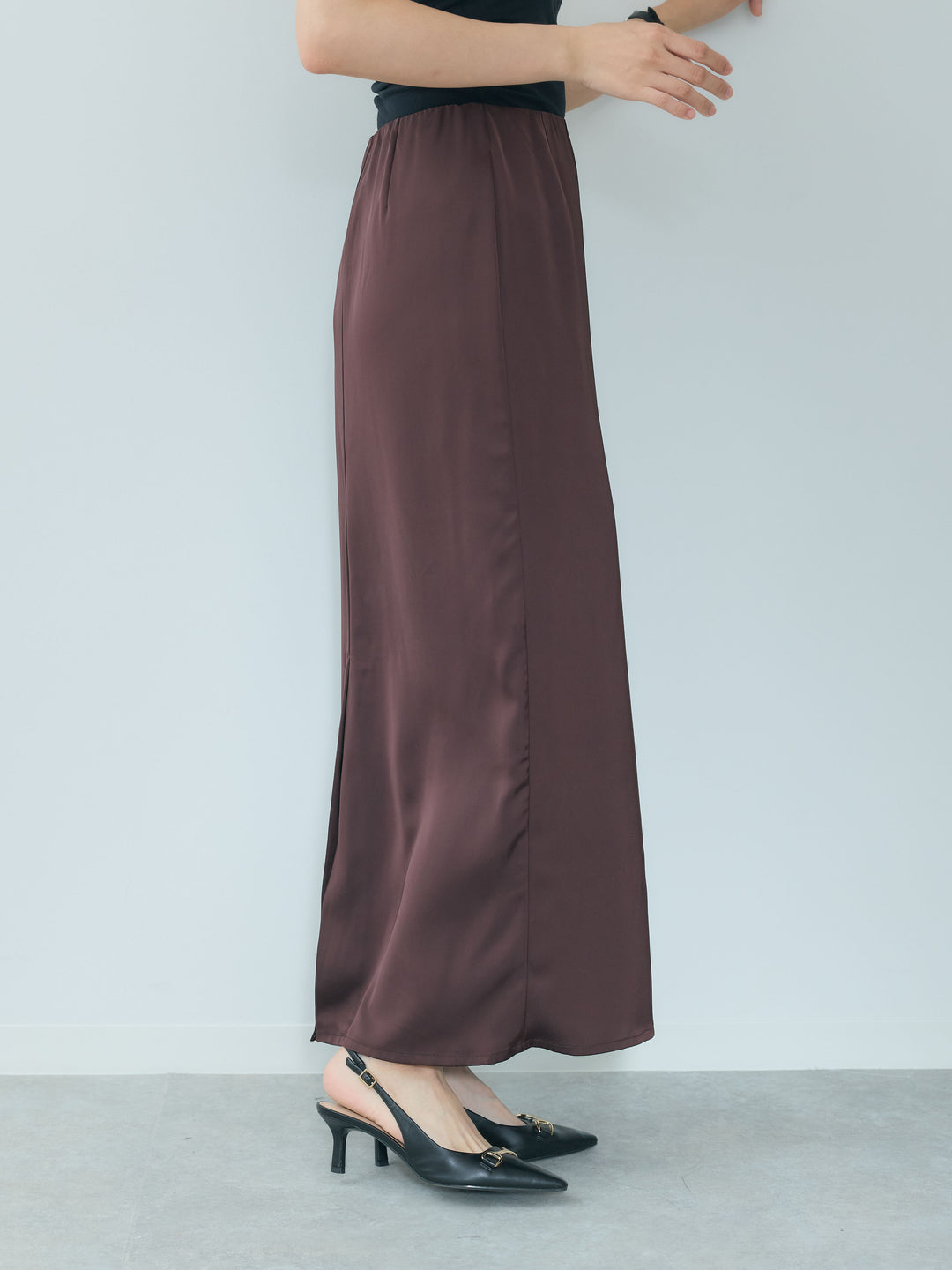 【Essential】Satin I line back slit skirt