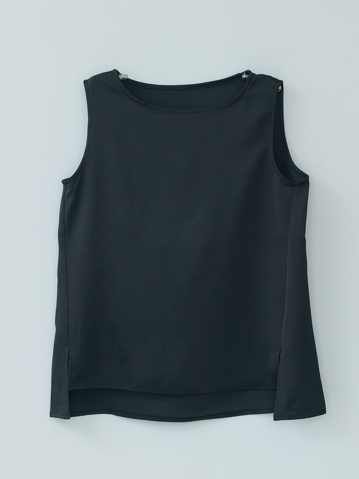 【Essential】Satin side slit sleeveless tops