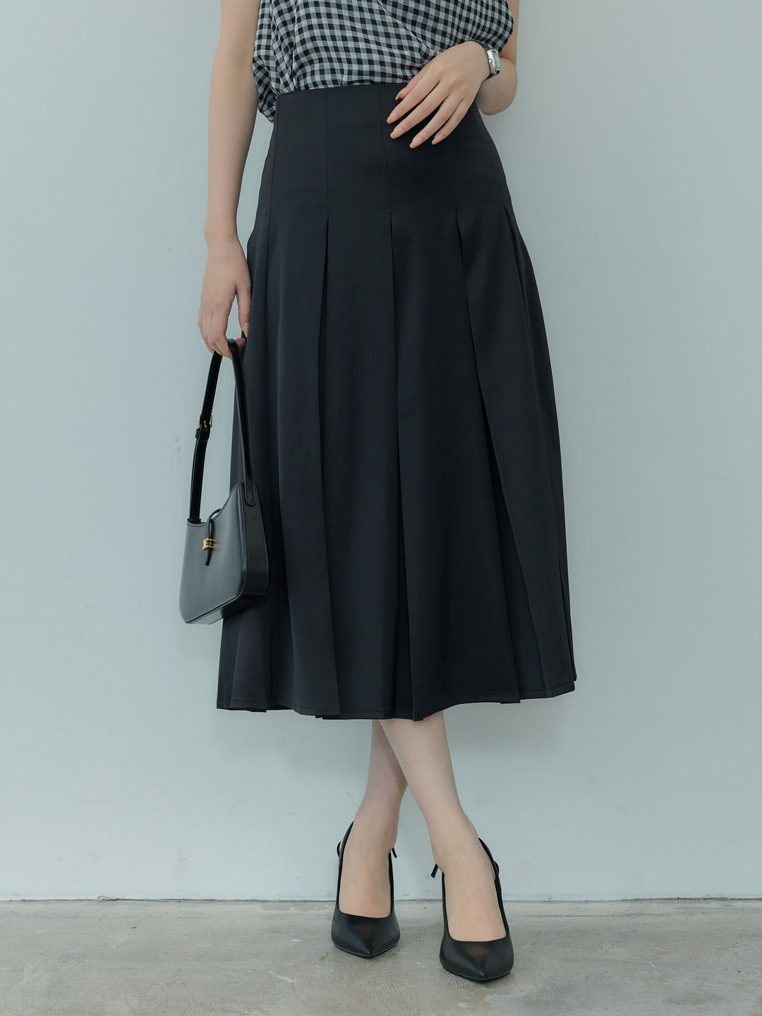 サテンタックプリーツミディスカート