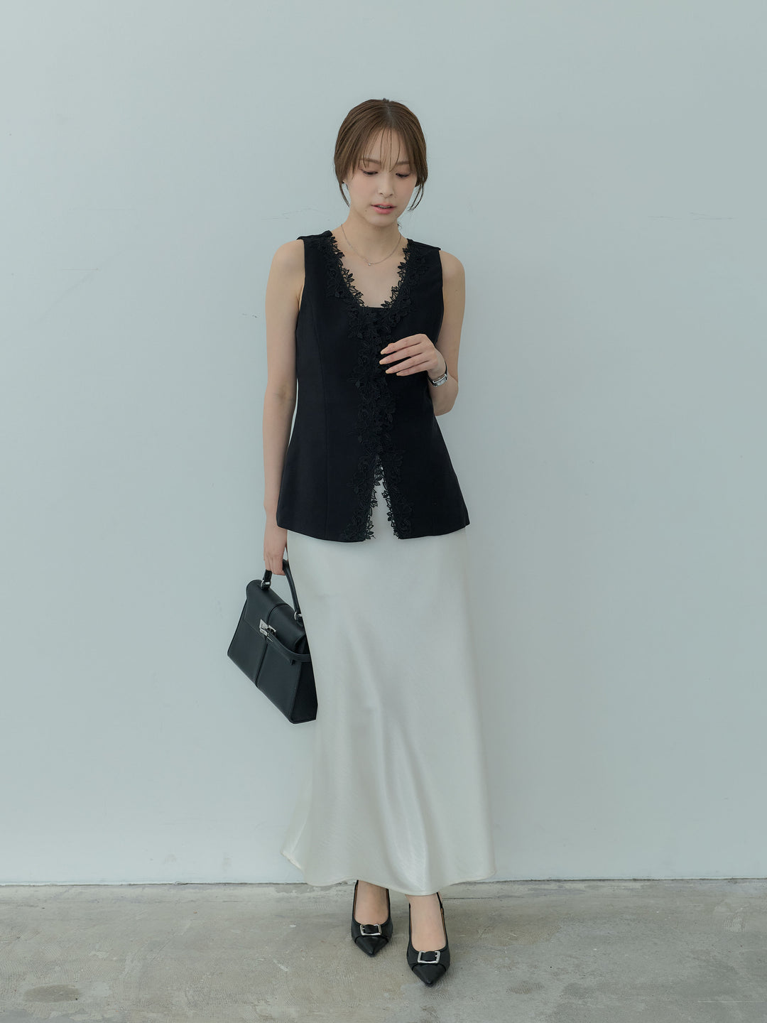 【SET】【Luxe series】フロントフラワーレースデザインノースリベスト+リュクスAラインサテンスカート(2set)