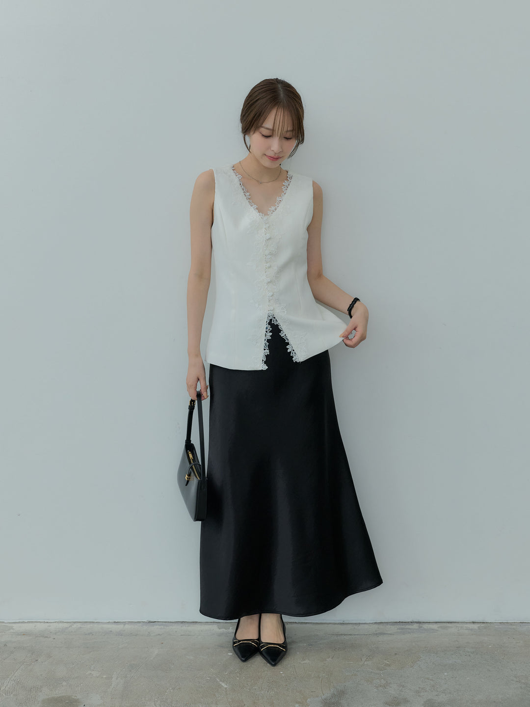 【Luxe series】フロントフラワーレースデザインノースリベスト