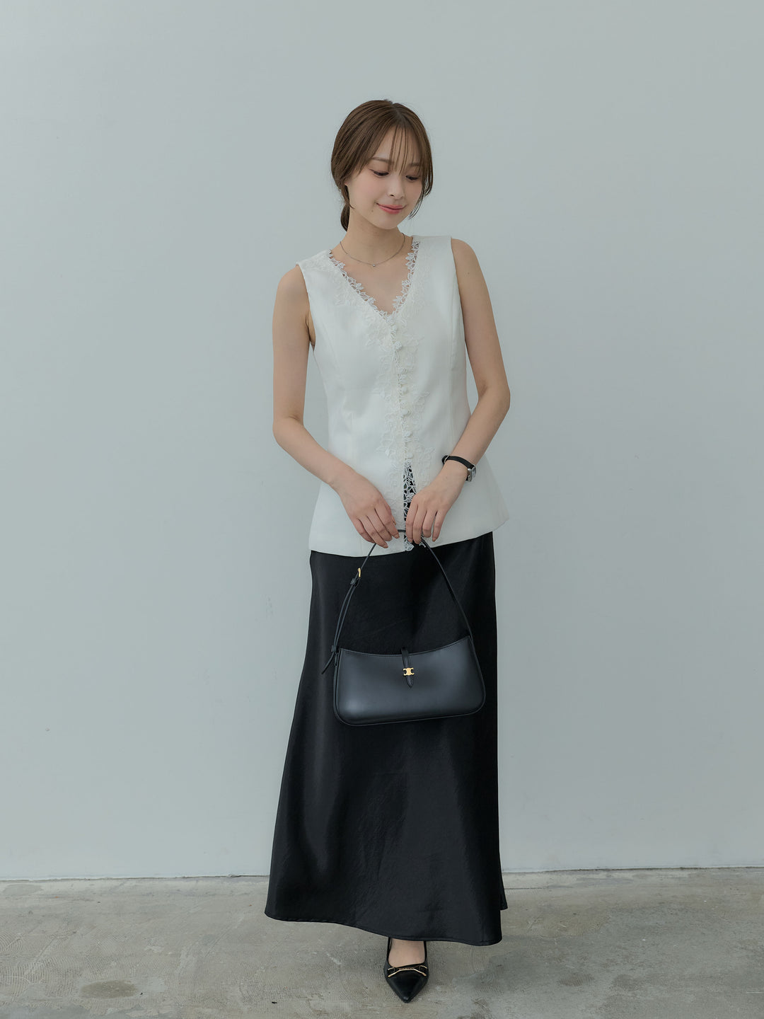 【Luxe series】フロントフラワーレースデザインノースリベスト