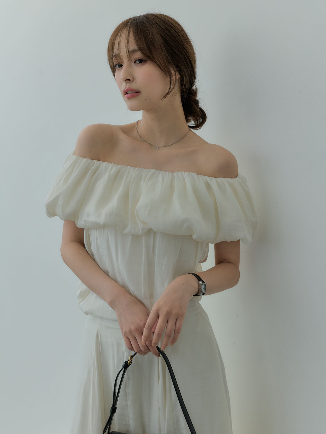 【Luxe series】グロッシーボリュームオフショルダーブラウス&グロッシープリーツタックスカートSET UP