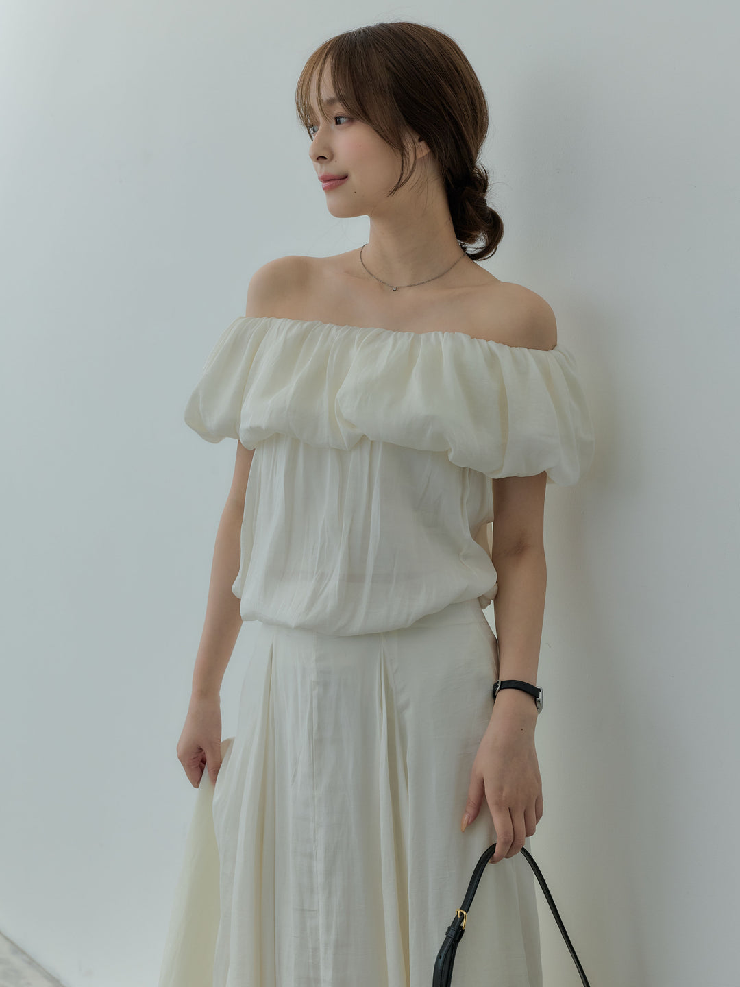【Luxe series】グロッシーボリュームオフショルダーブラウス&グロッシープリーツタックスカートSET UP
