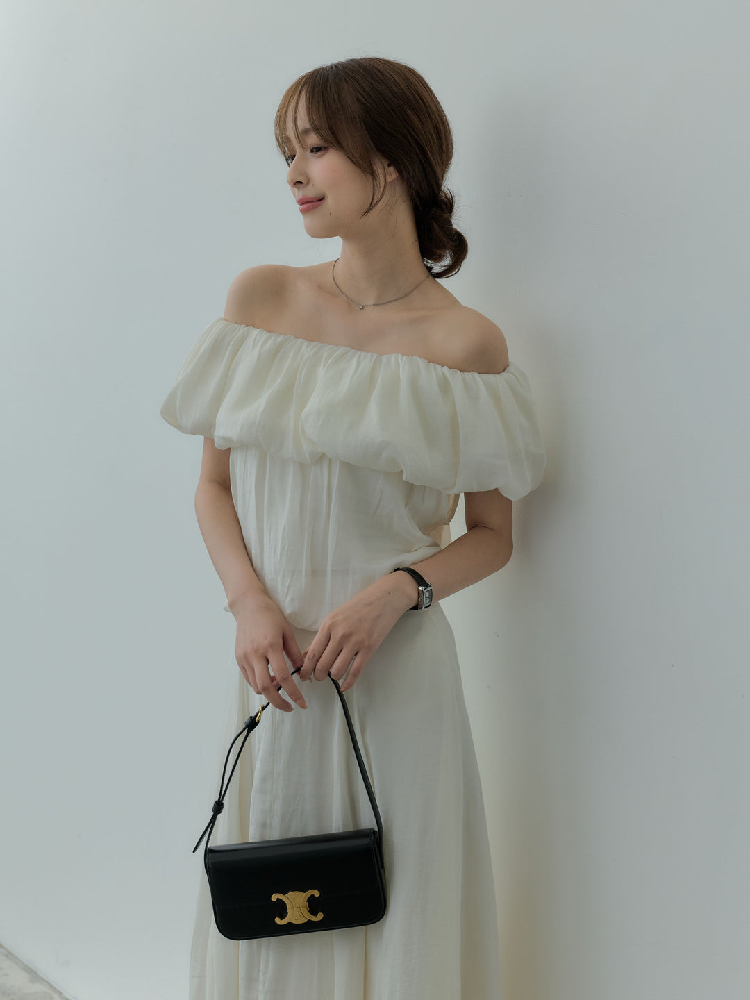 【Luxe series】グロッシーボリュームオフショルダーブラウス&グロッシープリーツタックスカートSET UP
