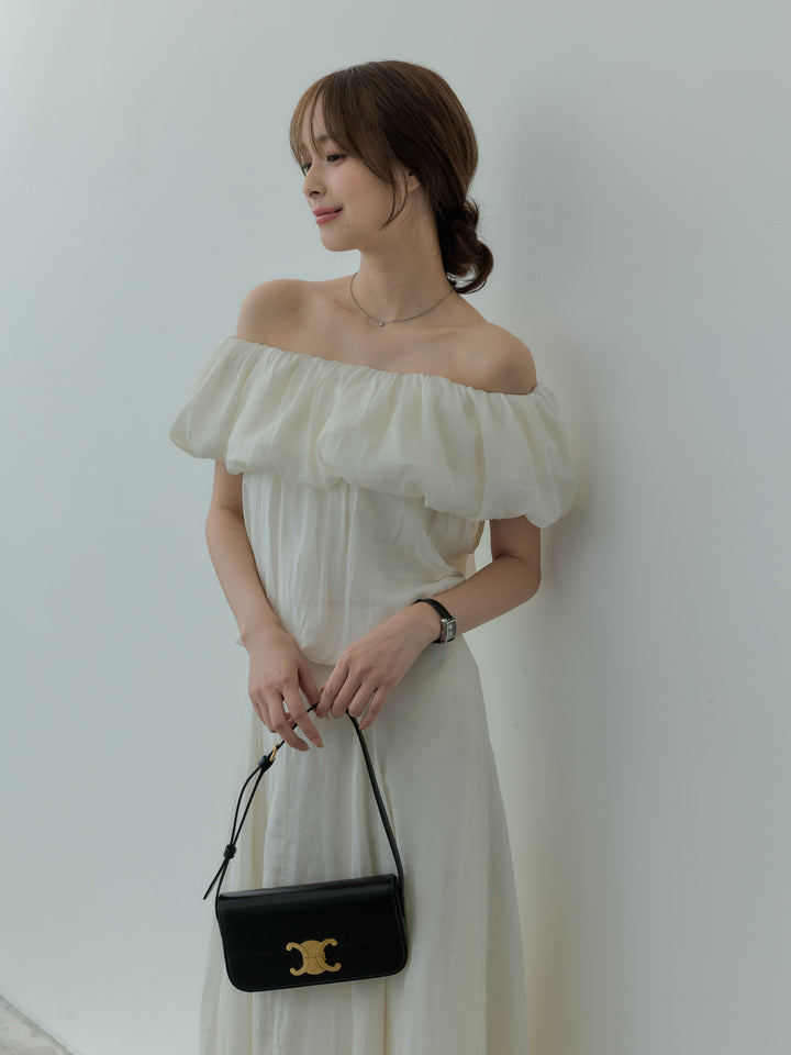 【Luxe series】グロッシーボリュームオフショルダーブラウス&グロッシープリーツタックスカートSET UP