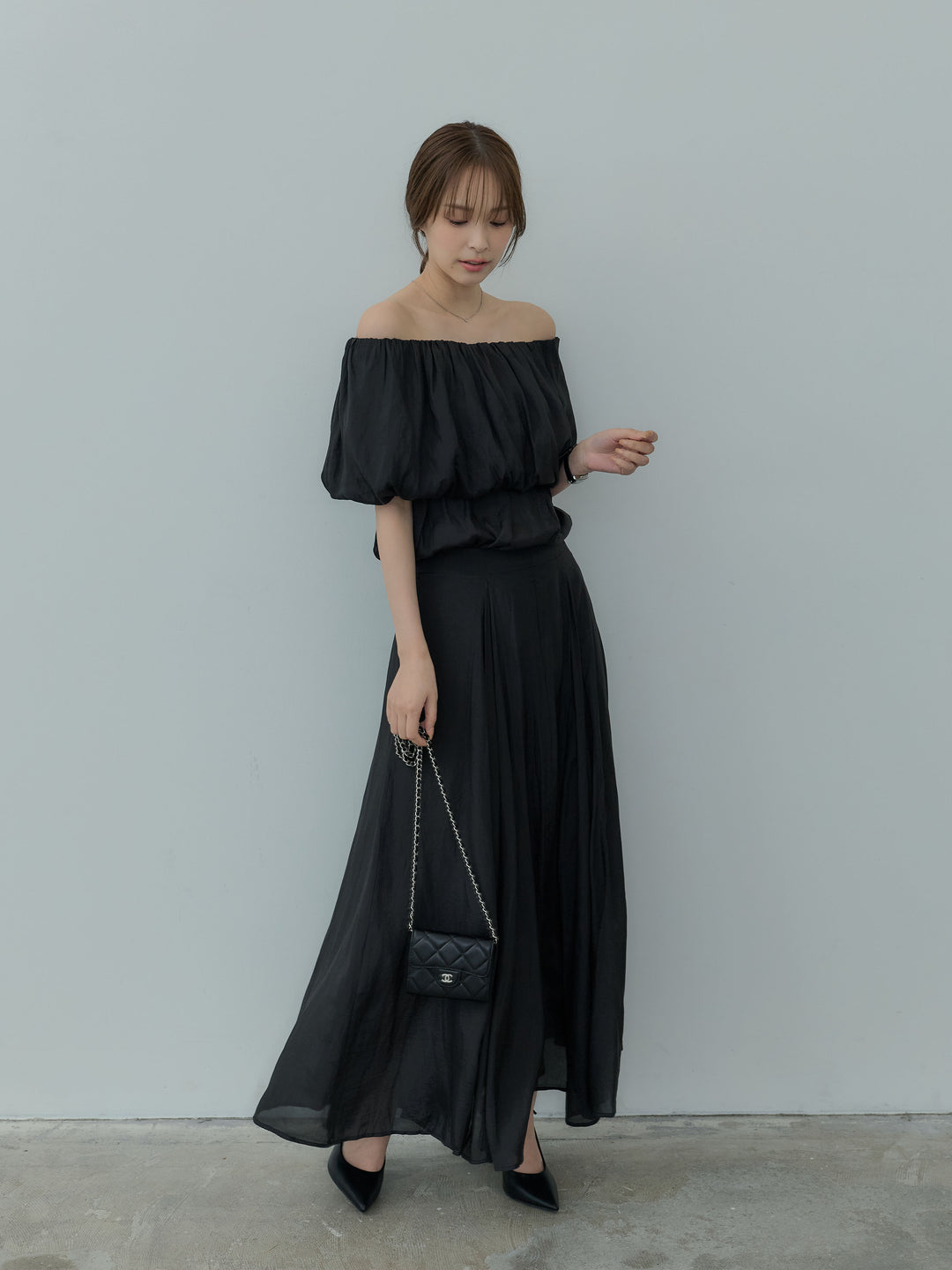 【Luxe series】グロッシーボリュームオフショルダーブラウス&グロッシープリーツタックスカートSET UP