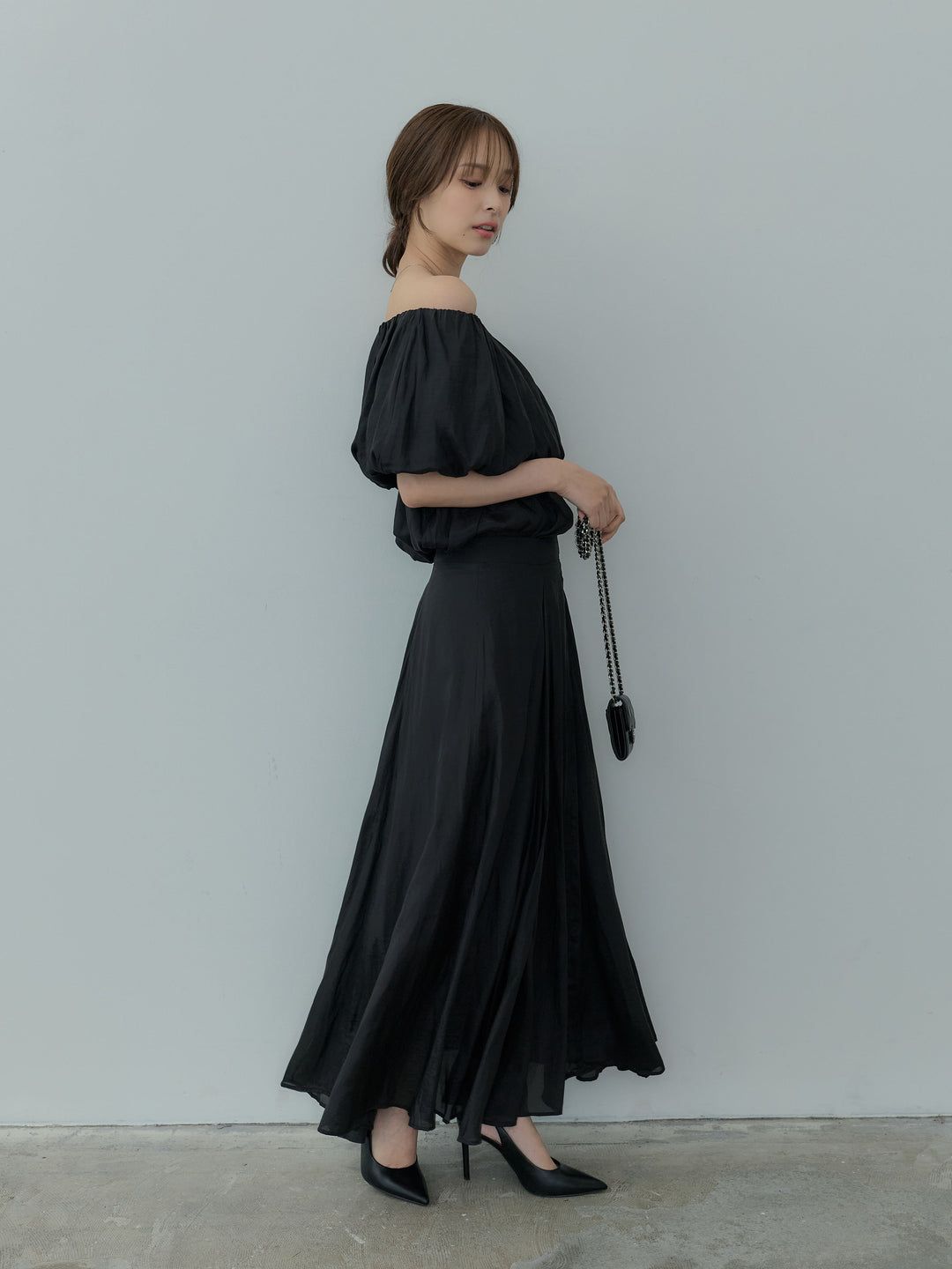 【Luxe series】グロッシーボリュームオフショルダーブラウス&グロッシープリーツタックスカートSET UP