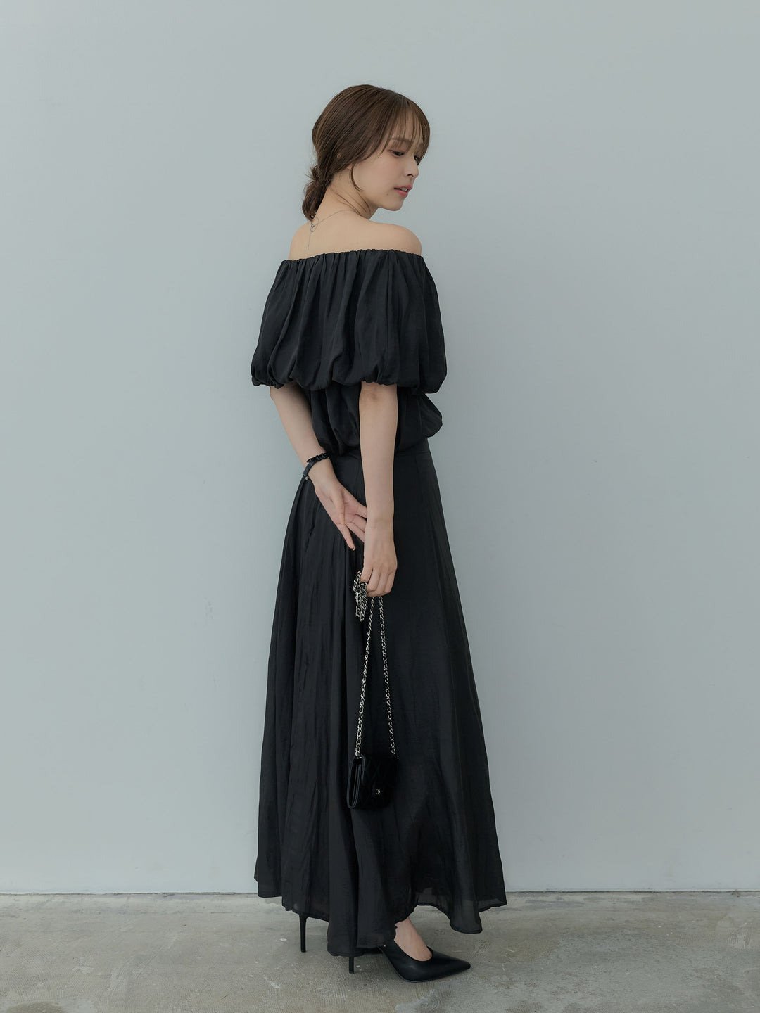 【Luxe series】グロッシーボリュームオフショルダーブラウス&グロッシープリーツタックスカートSET UP