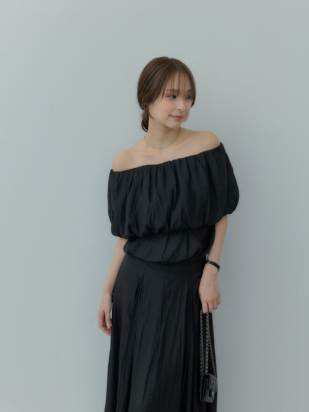 【Luxe series】グロッシーボリュームオフショルダーブラウス&グロッシープリーツタックスカートSET UP