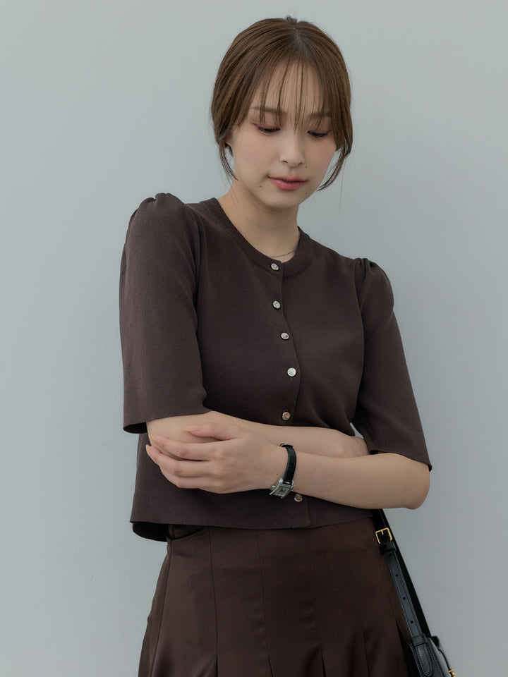 ニュアンスボタンコンパクト半袖カーディガン