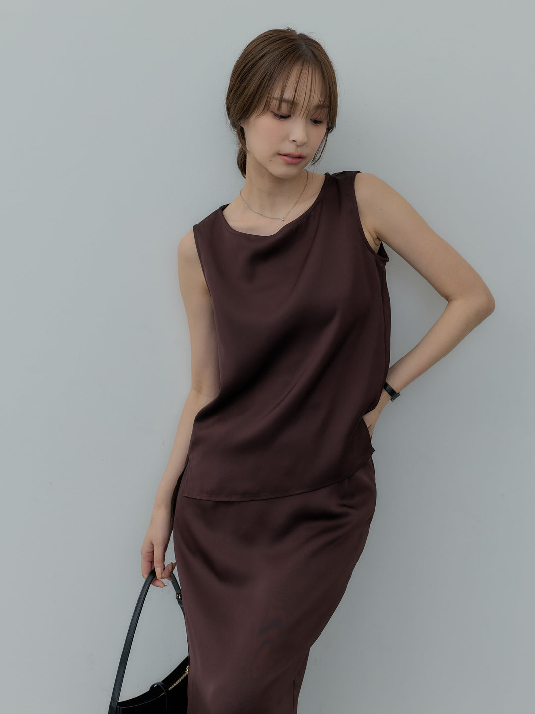 【Essential】Satin I line back slit skirt