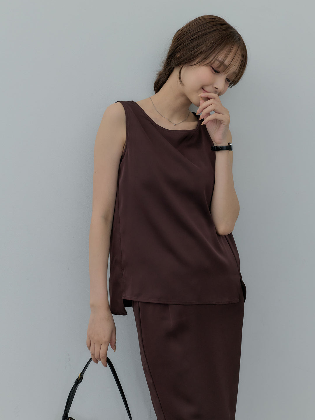 【SET】【Essential】Satin side slit sleeveless tops+【Essential】Satin I line back slit skirt(2set)