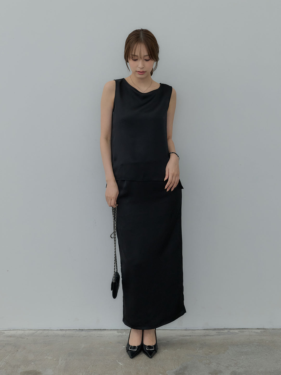【SET】【Essential】Satin side slit sleeveless tops+【Essential】Satin I line back slit skirt(2set)