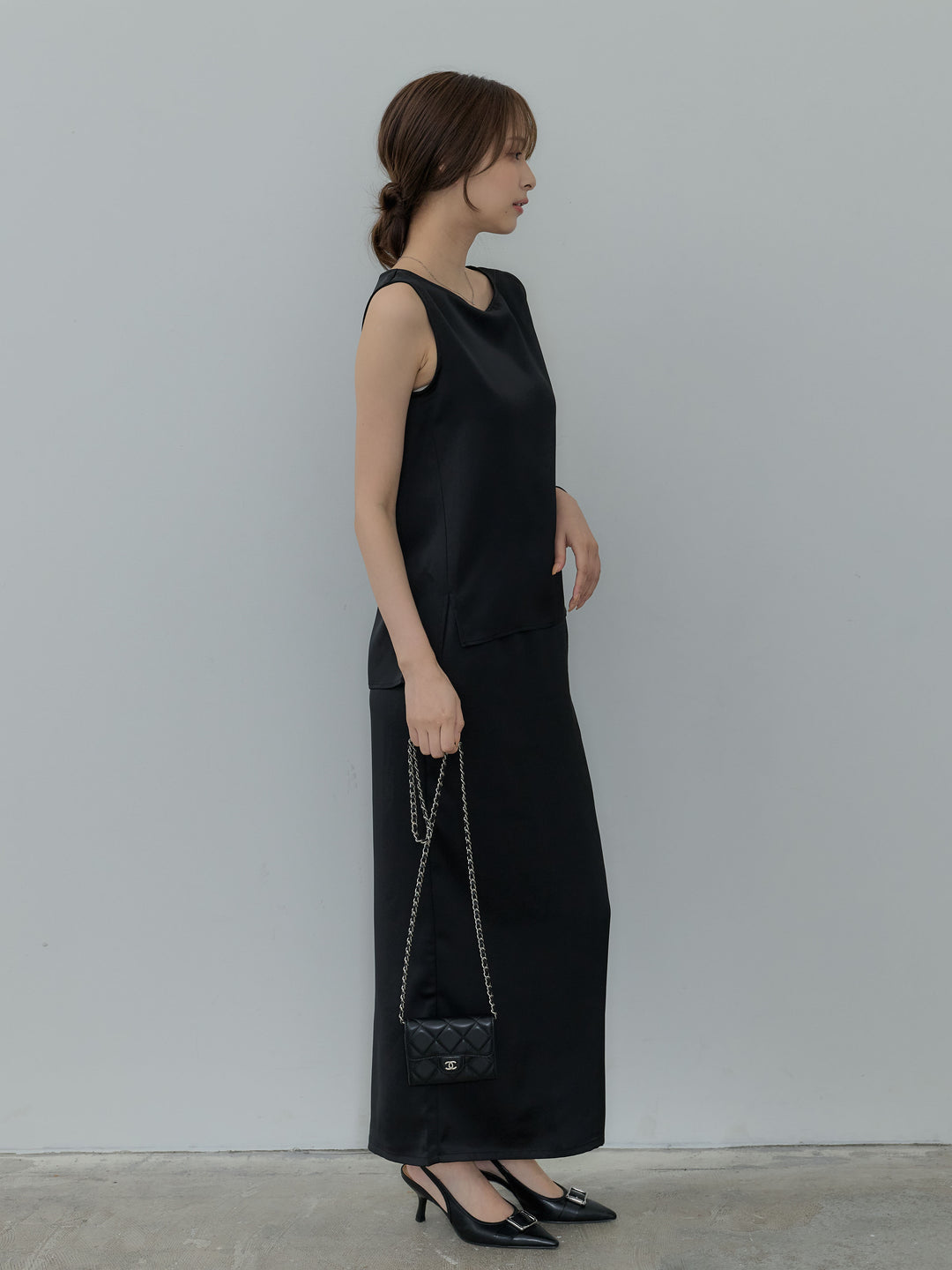 【SET】【Essential】Satin side slit sleeveless tops+【Essential】Satin I line back slit skirt(2set)