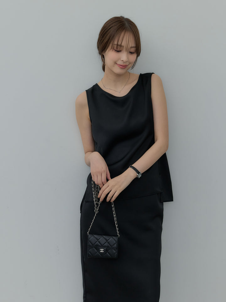 【Essential】Satin side slit sleeveless tops