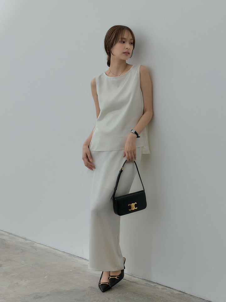 【Essential】Satin side slit sleeveless tops