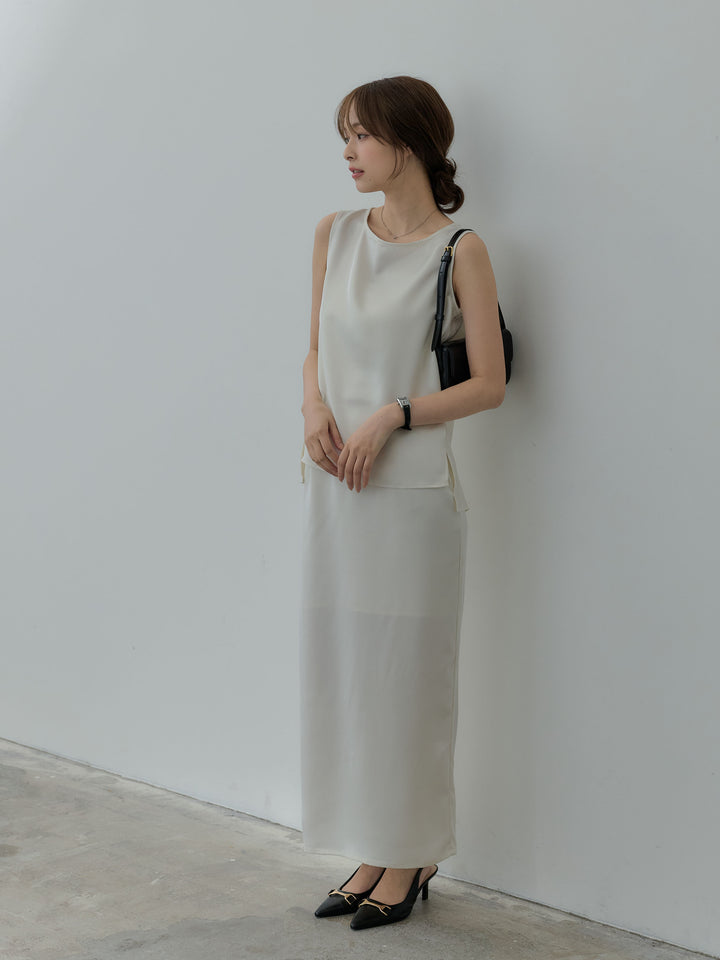 【Essential】Satin side slit sleeveless tops