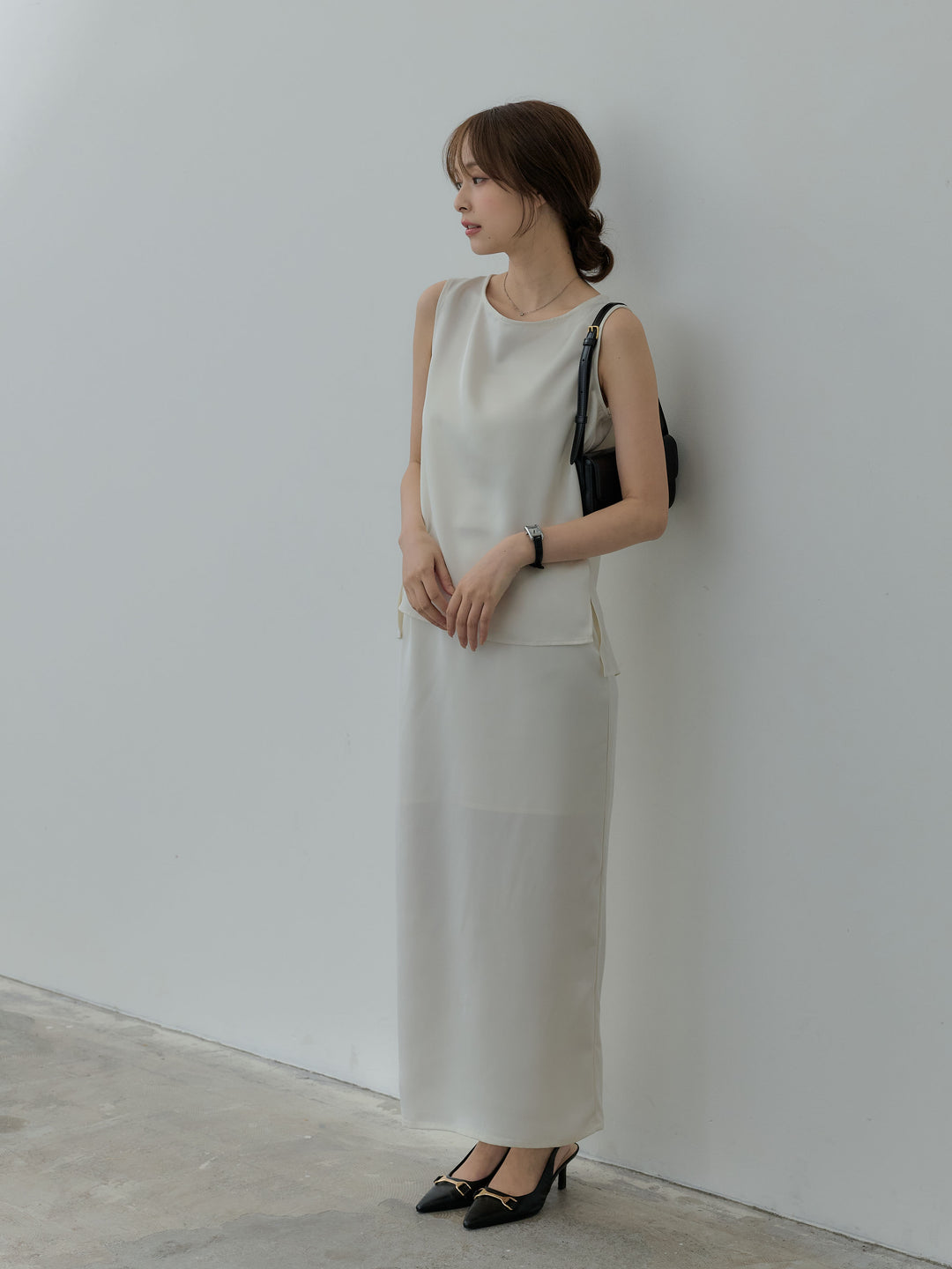 【SET】【Essential】Satin side slit sleeveless tops+【Essential】Satin I line back slit skirt(2set)